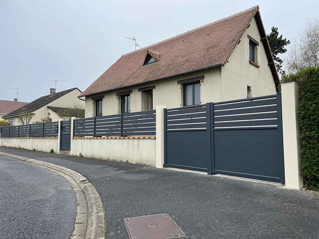 Portail - Clôture - Portillon gris - Déclic Habitat