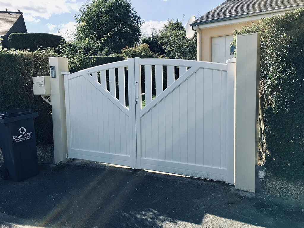 Portail PVC blanc - Déclic Habitat