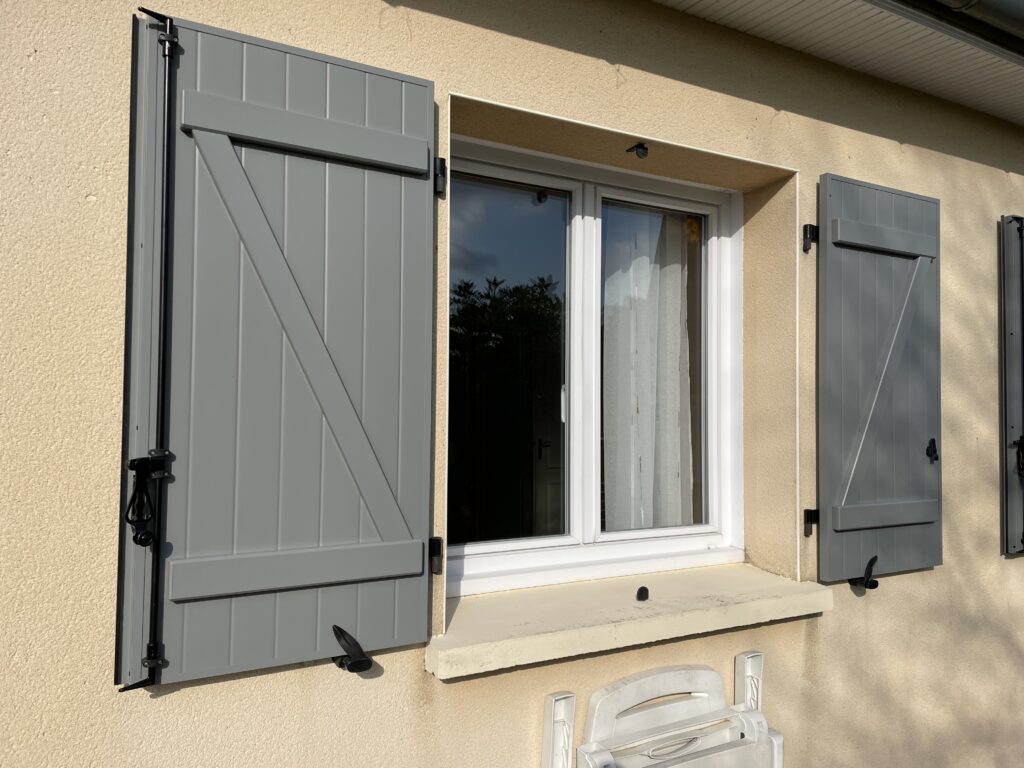 Volet battant aluminium - Déclic Habitat